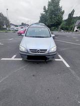 Opel Zafira - Opel Zafira aus 2003 mit Diesel-Antrieb