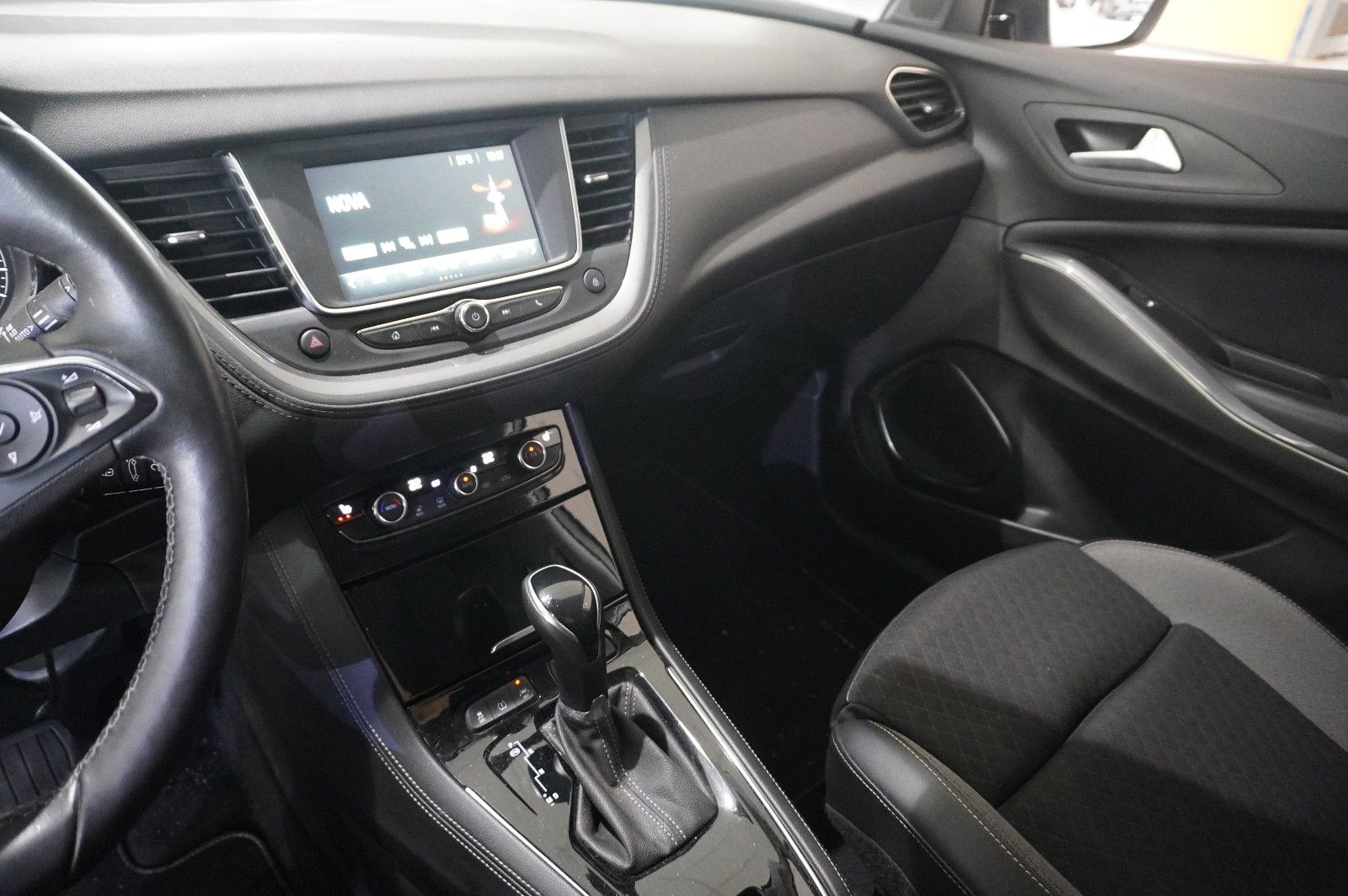 Fahrzeugabbildung Opel Grandland 1.5D AHK/KAMERA/SHZ/LHZ/FSH/ALU/ACC