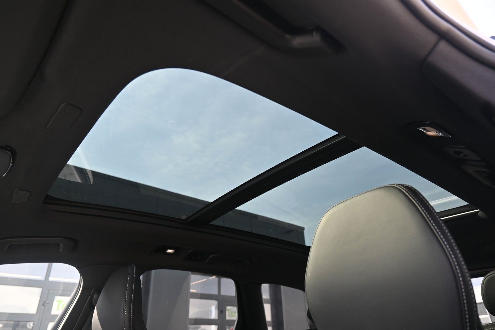 Fahrzeugabbildung Volvo XC60 B4 AWD Plus Dark*LED*PANO*STHZ*H&K*360°*AHK