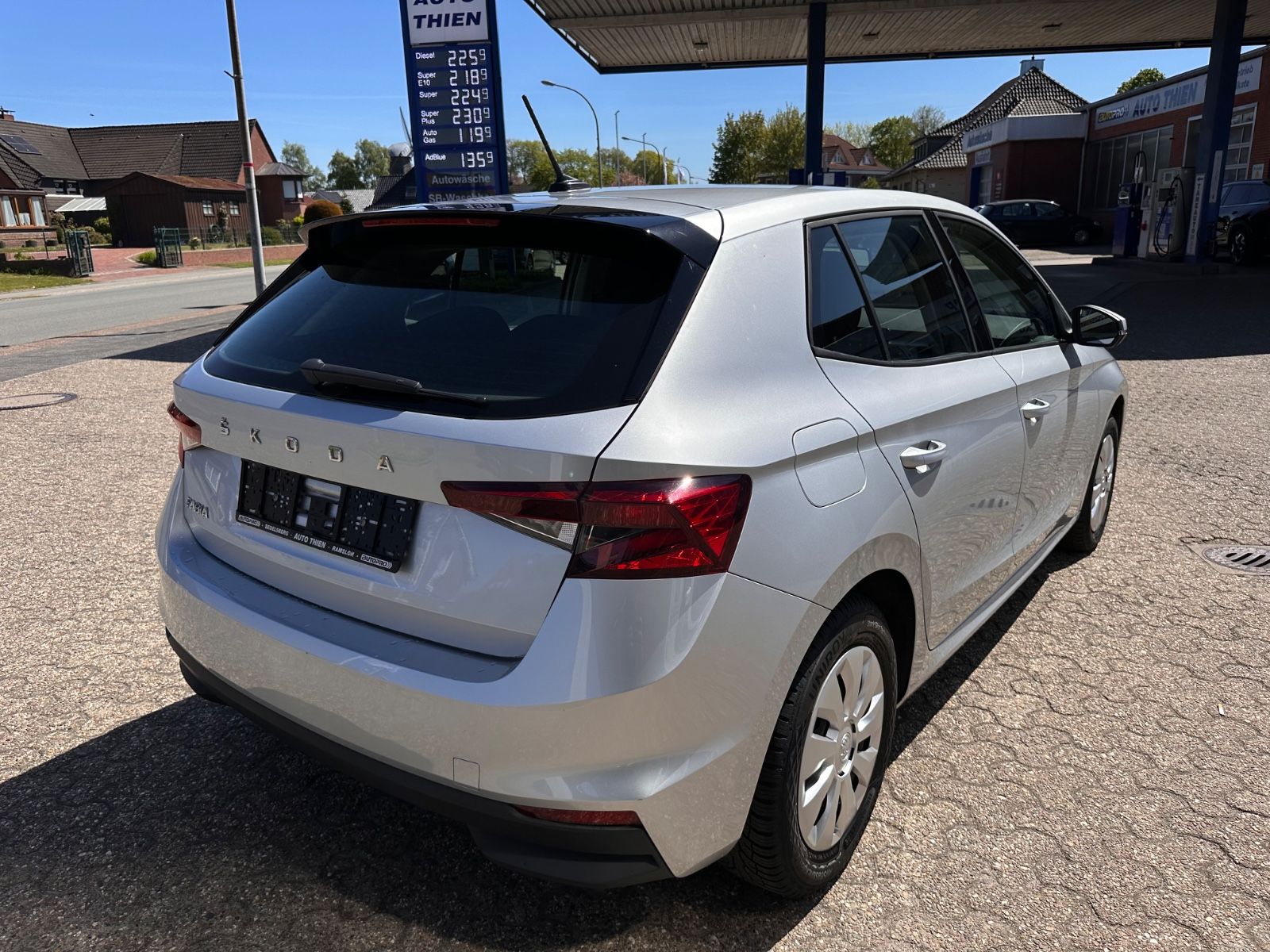 Fahrzeugabbildung SKODA Fabia 1.0 MPI Ambition APP/Klima/GJR