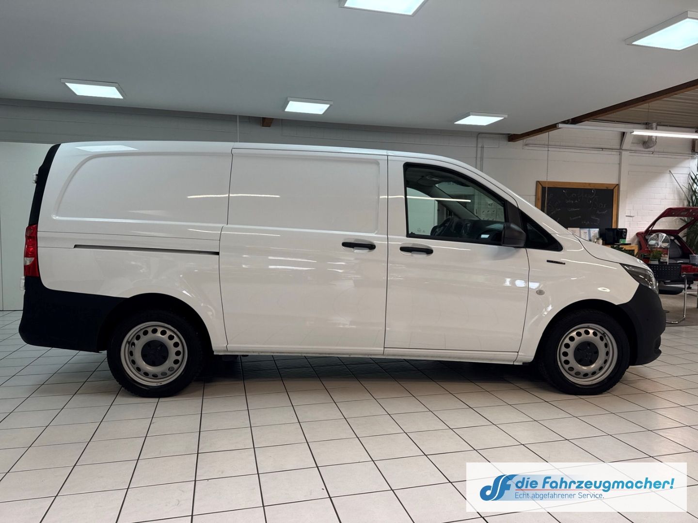 Fahrzeugabbildung Mercedes-Benz Vito Kasten e111 lang  LONG RANGE 60 DAB SHZ Rüc
