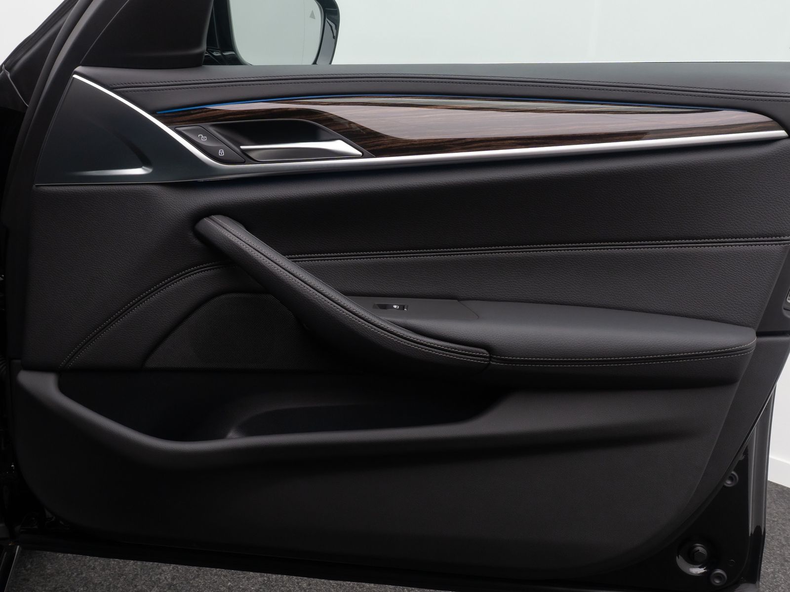 Fahrzeugabbildung BMW 530e Luxury Line ACC Laser 360° HUD DAB Sport