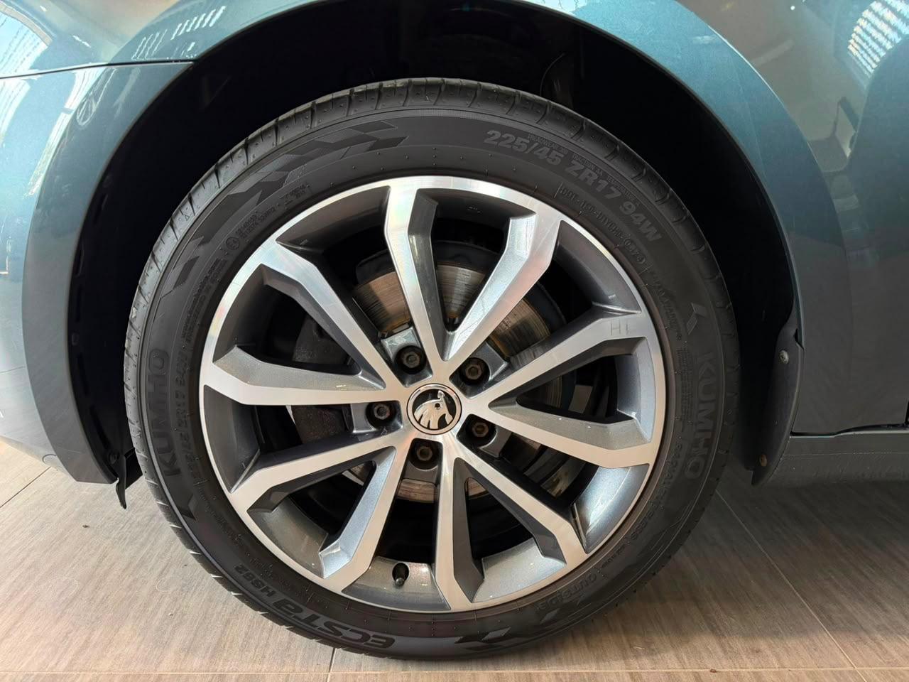 Skoda OCTAVIA 2.0TDI*DSG*NAVI*LED*KEY*DAB*ACC*PDC*17"