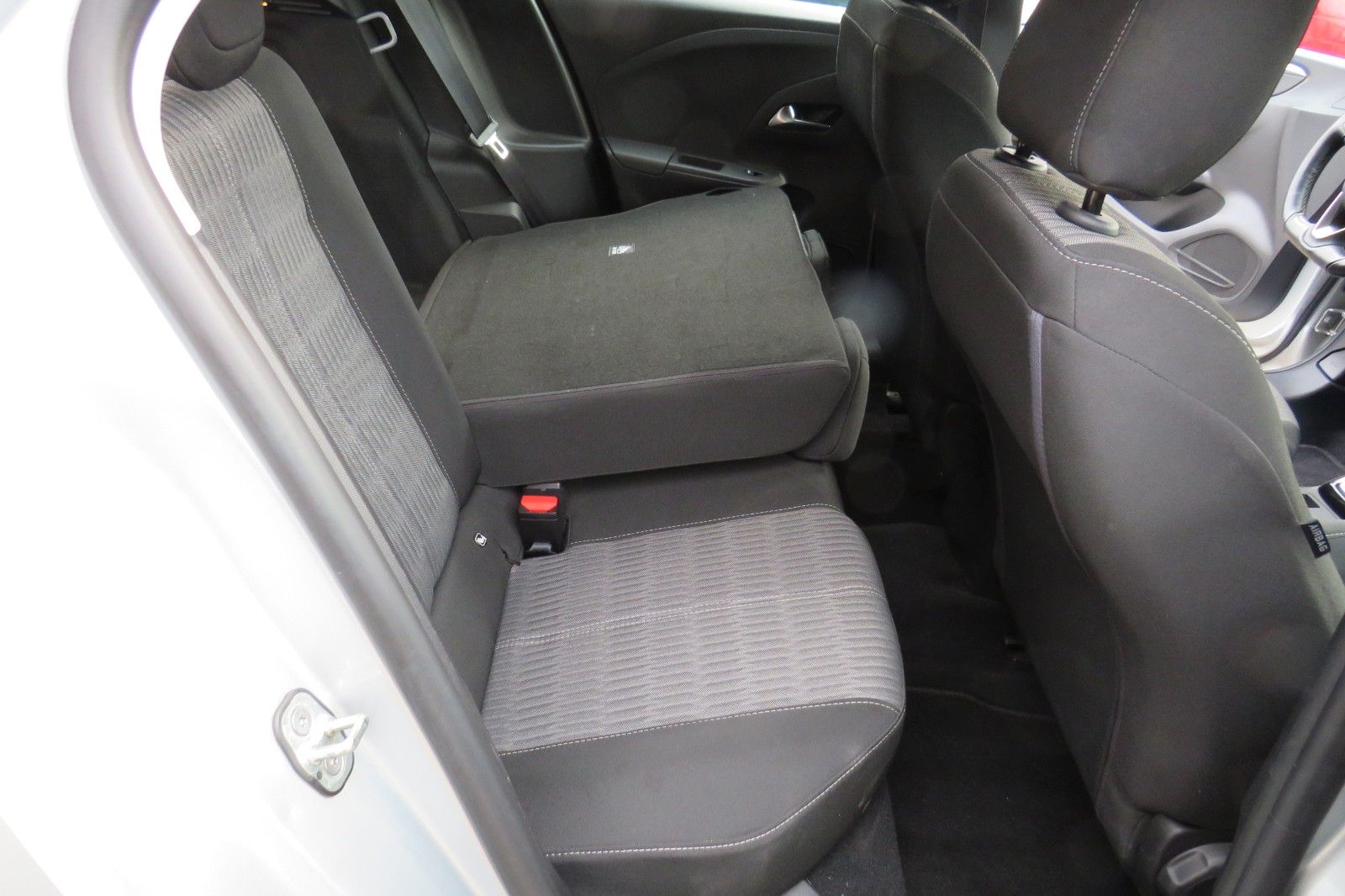 Fahrzeugabbildung Opel Corsa F Edition AUTOMATIK NAVI SITZH. PDC 1.HD