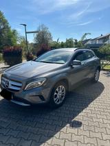 Mercedes-Benz GLA 220 d 4MATIC DCT - - Mercedes-Benz GLA 220 von privat