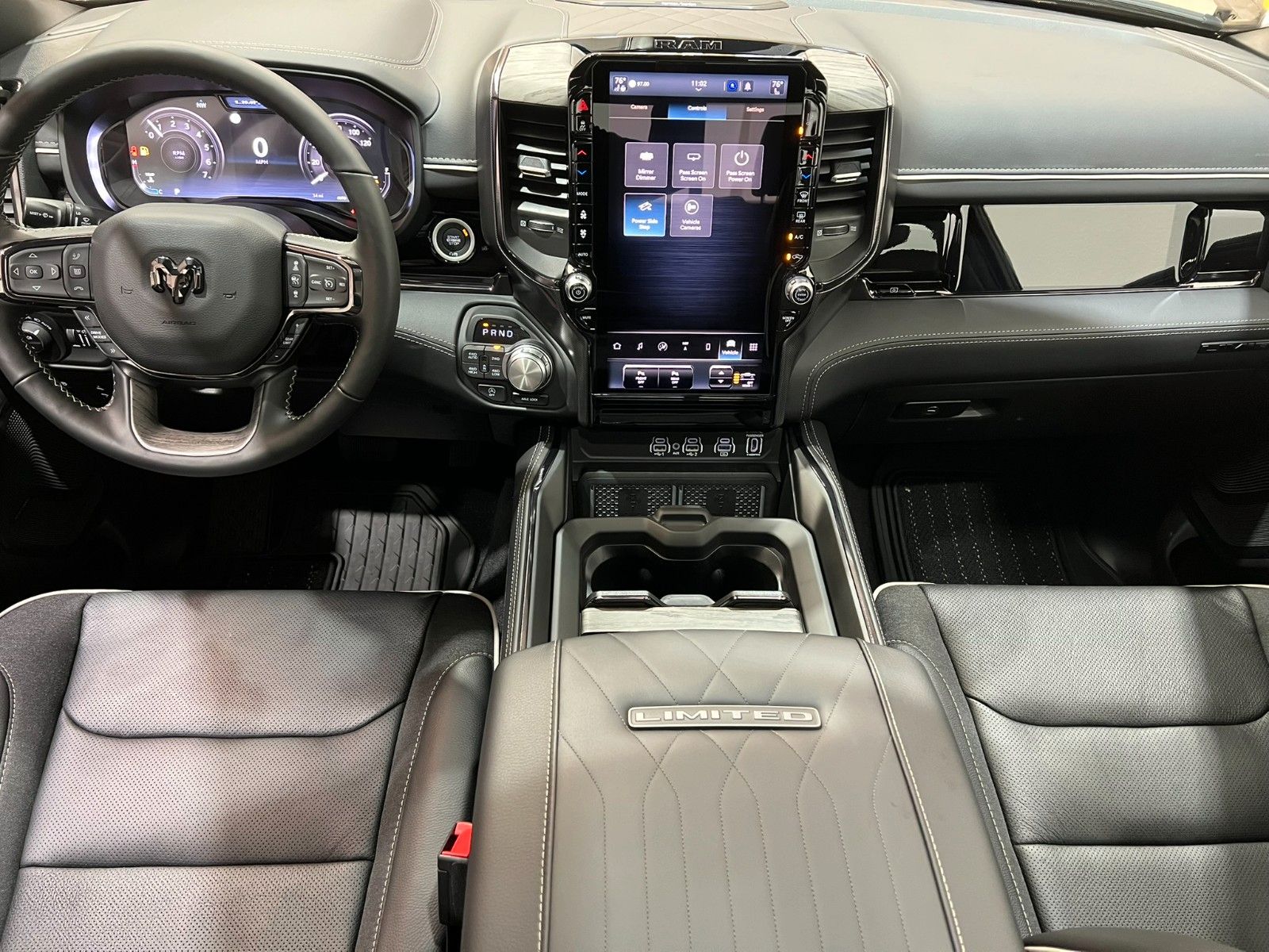 Fahrzeugabbildung Dodge RAM 1500 Limited Night  5,7L V8 HEMI / MFT