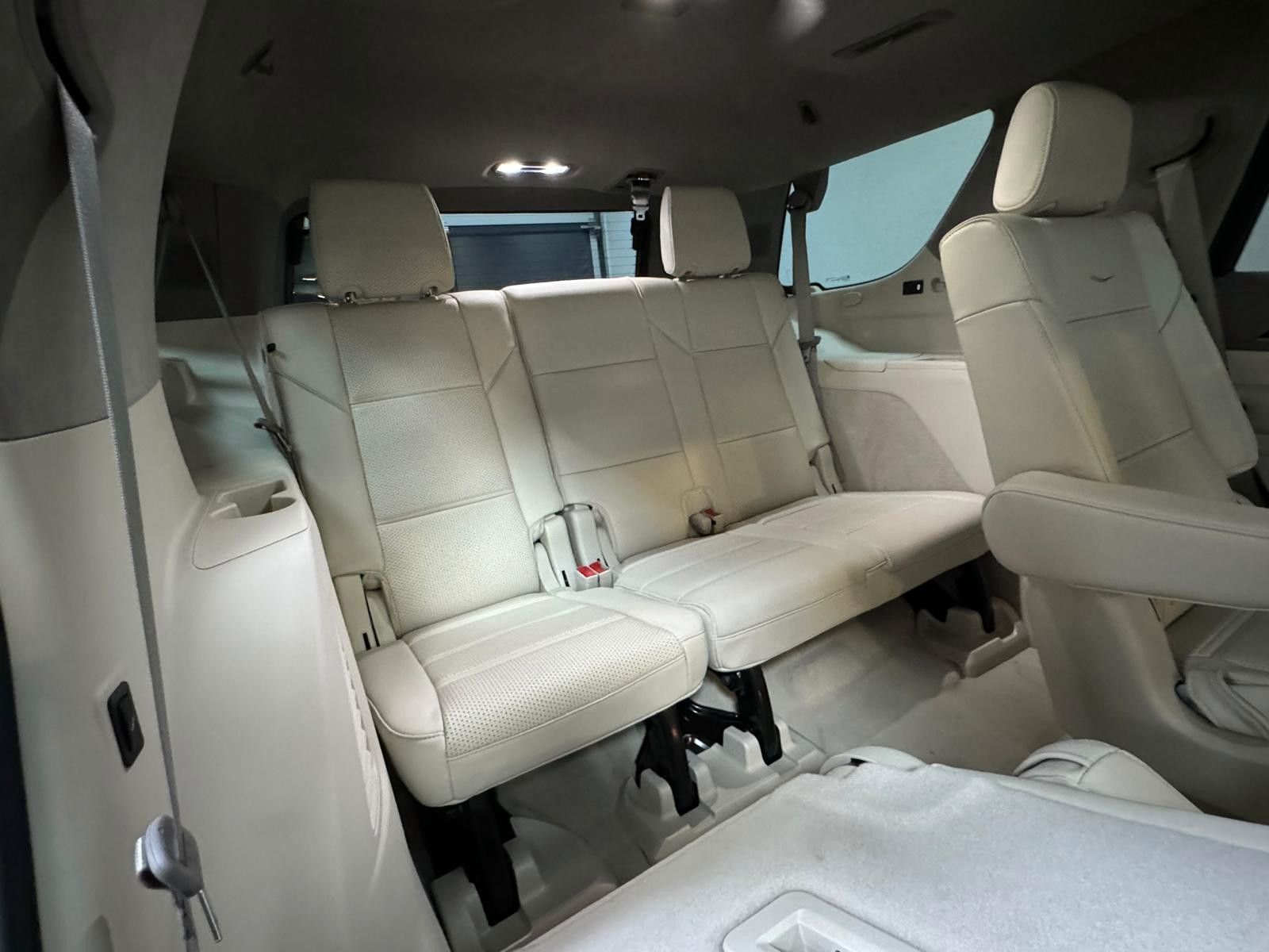 Fahrzeugabbildung Cadillac ESCALADE SPORT-PLATINUM 6.2 V8 -NIGHT VISiON 3 J