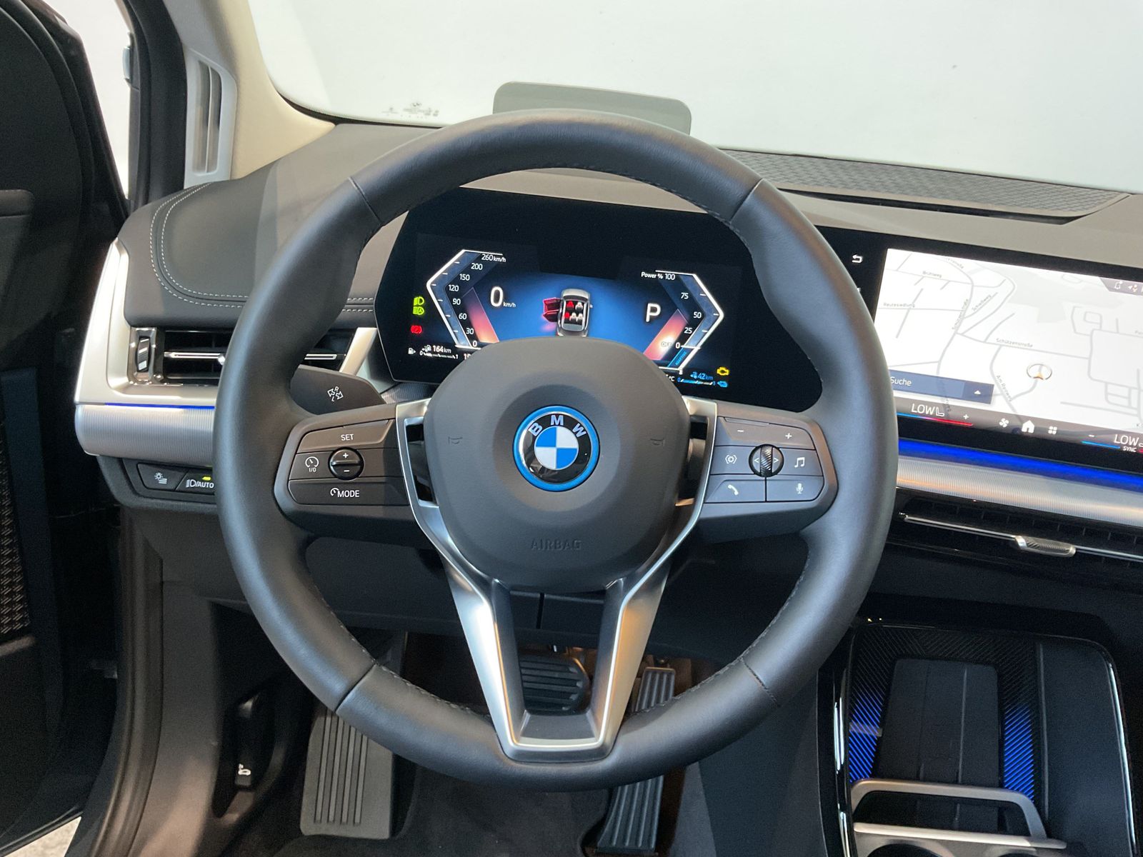 Fahrzeugabbildung BMW 230e xDrive |Aktivsitz |Komfortzugang |Head-Up D