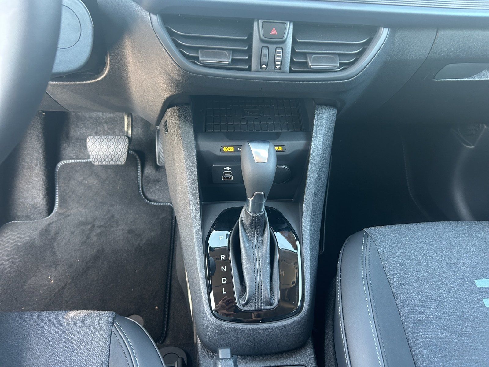 Fahrzeugabbildung Ford Tourneo Courier Active 5 Jahre Garantie