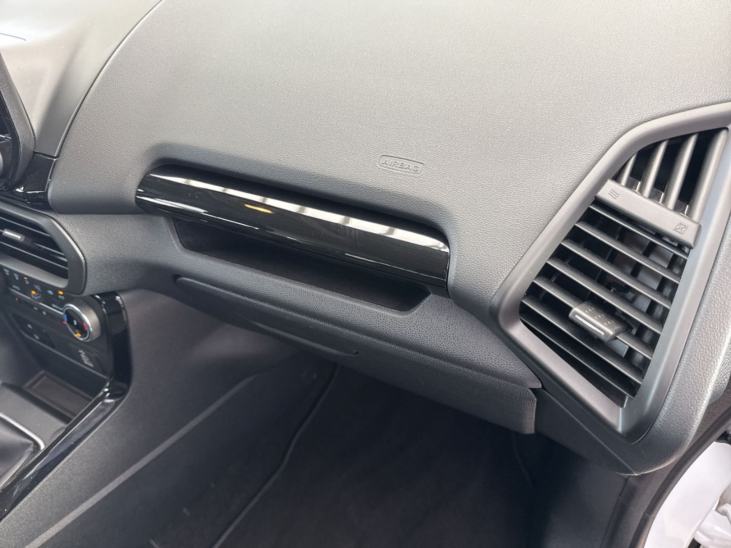 Fahrzeugabbildung Ford EcoSport Titanium Hybrid/Navi/LED/KeyFree/B & O/