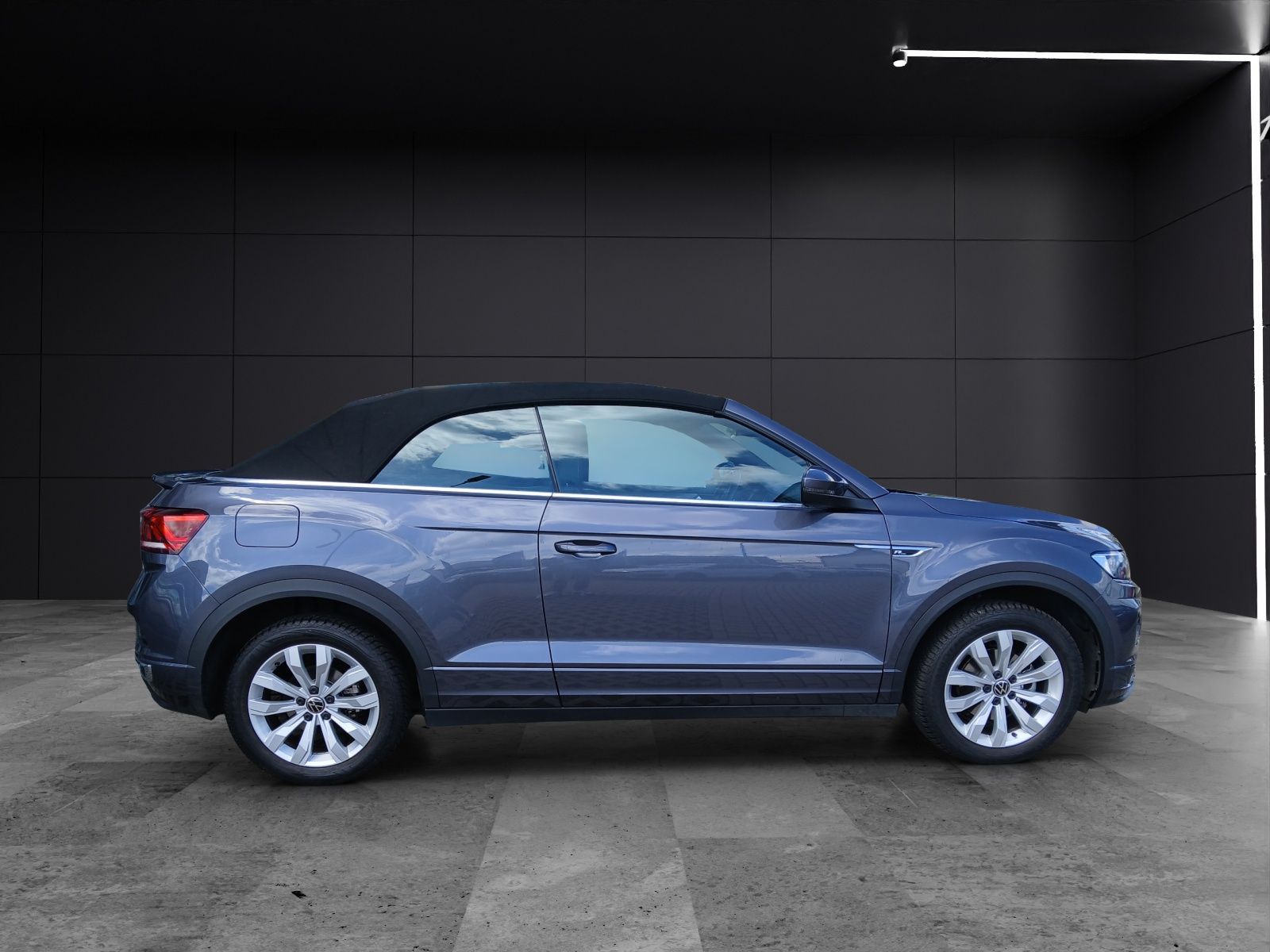 Fahrzeugabbildung Volkswagen T-Roc Cabriolet TSI R-line DSG LED AHK Navi ACC