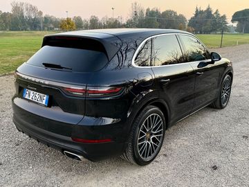 Porsche Cayenne - 5