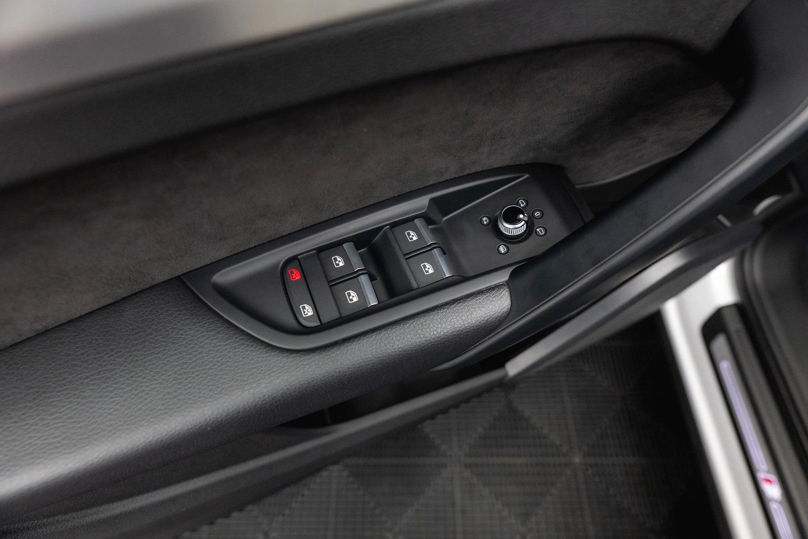 Fahrzeugabbildung Audi SQ5 3.0 TDI quattro Optik-Paket Schwarz *LED*19%