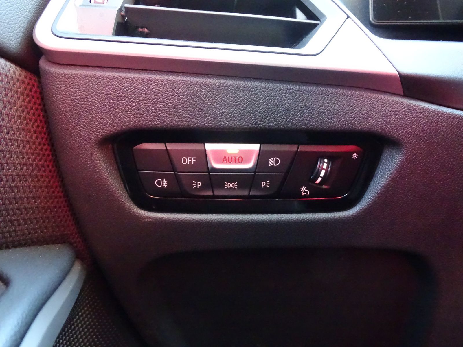 BMW 318d Advantage Aut. LED Navi Head-Up AHK Kamera foto 25