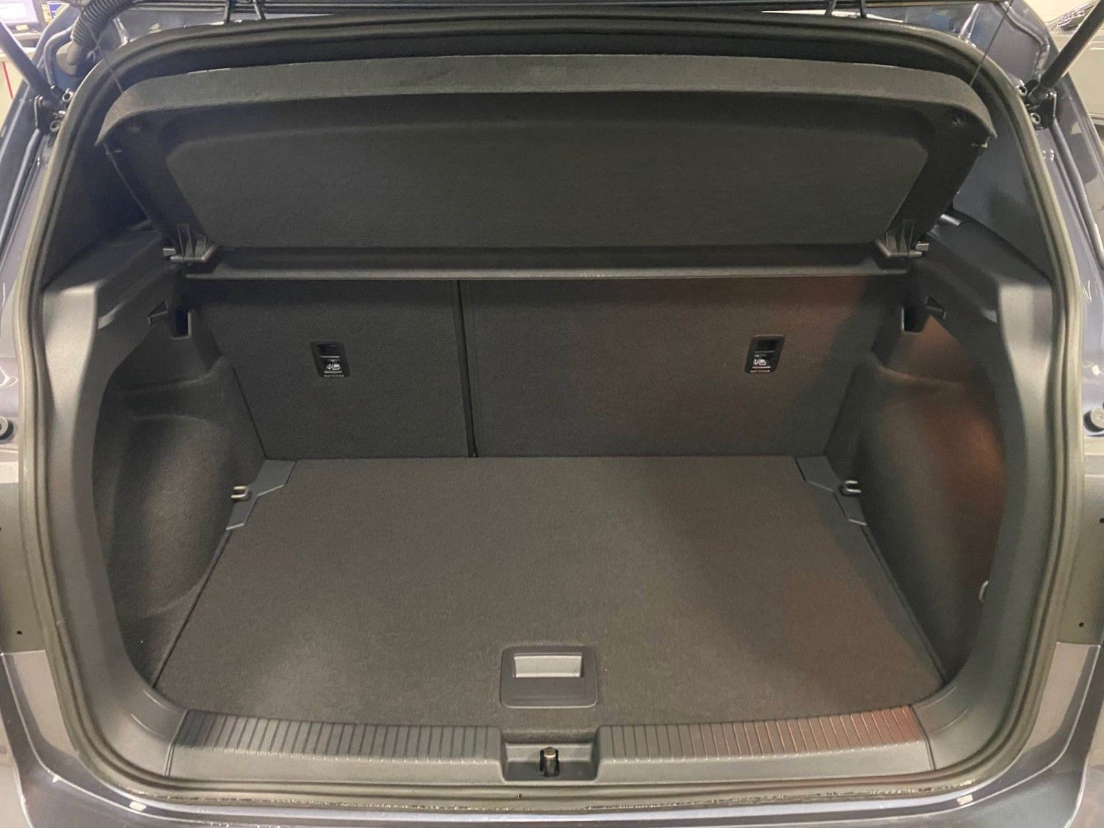 Fahrzeugabbildung Volkswagen T-Cross 1.0 TSI DSG R-Line+NAVIGATION+MATRIX+ACC