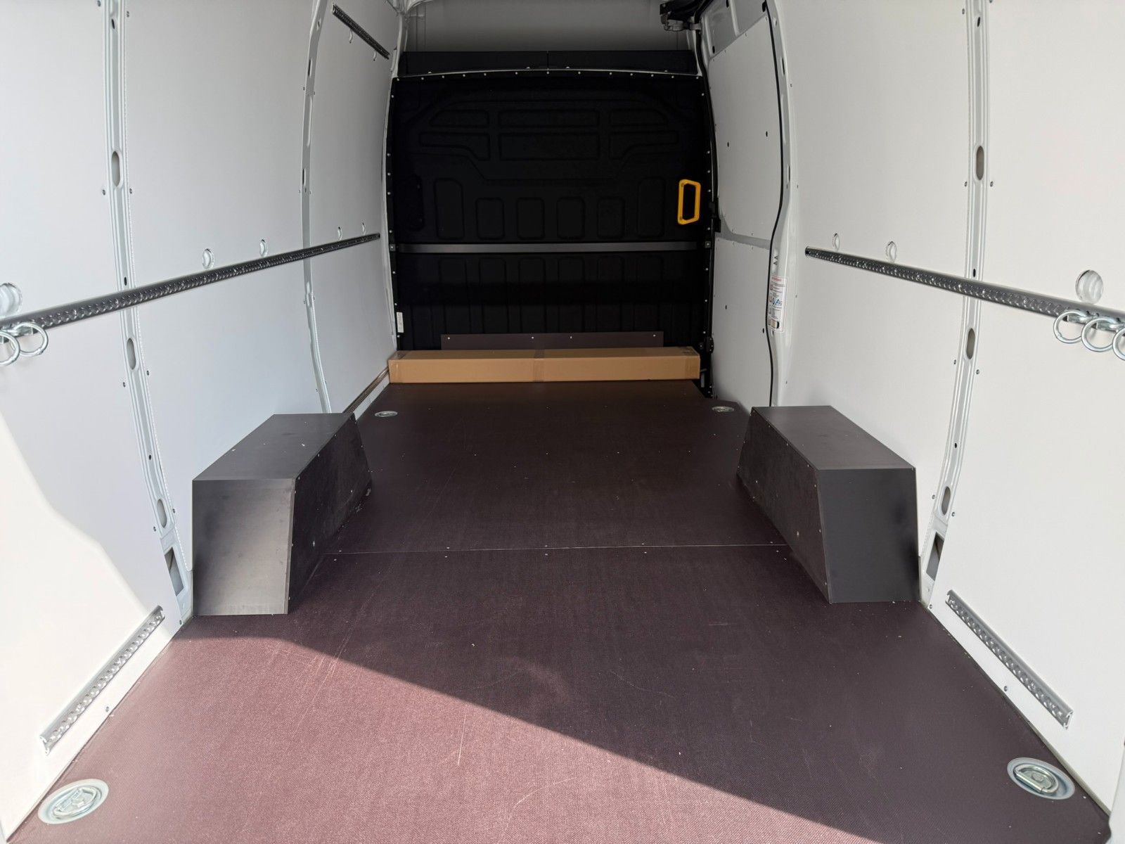 Fahrzeugabbildung Iveco Daily 35S14 V Y ASC-Ausbau Kastenwagen *R 3.520*