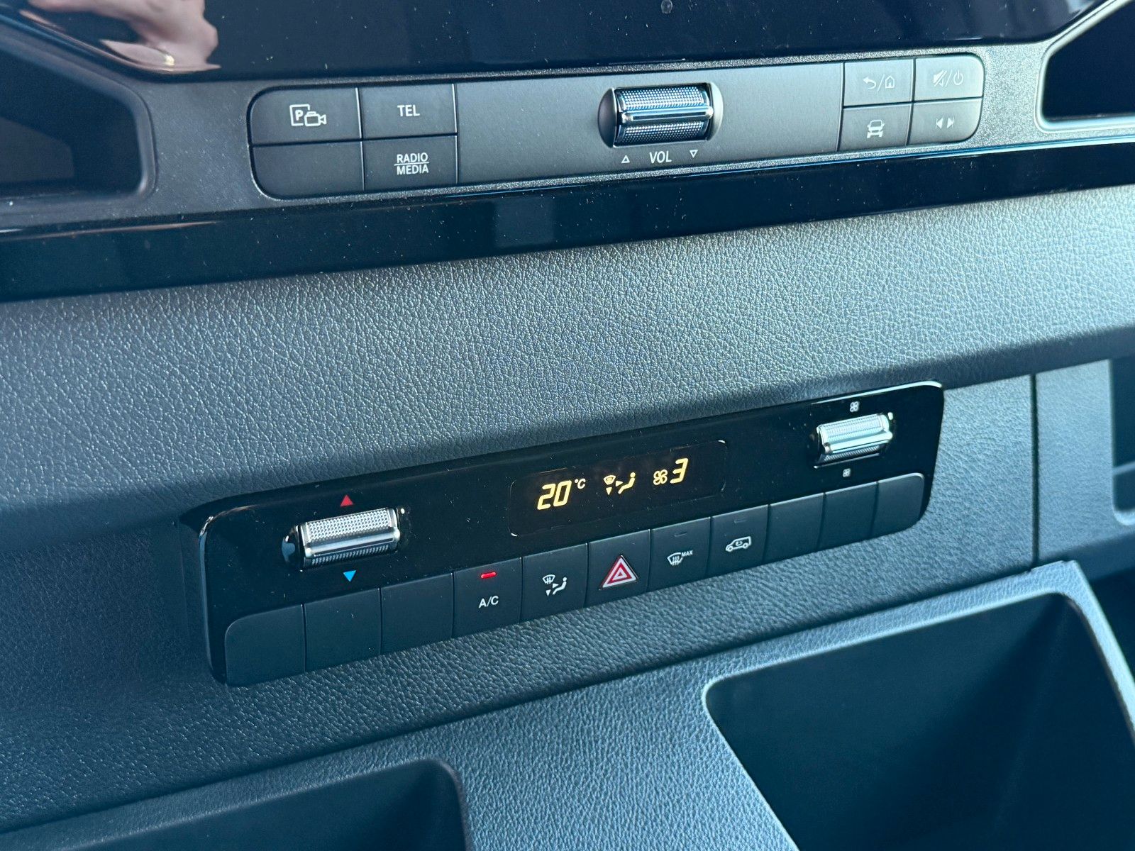 Fahrzeugabbildung Mercedes-Benz Sprinter 317 CDI 3665 9G Flach AHK3,5t DISTRONIC