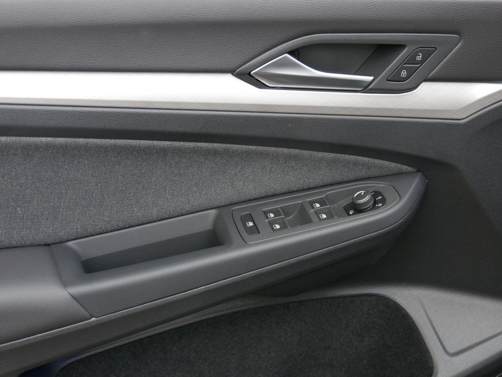Fahrzeugabbildung Volkswagen Golf Variant 2.0 TDI Life ACC Navi SHZ AppConnec