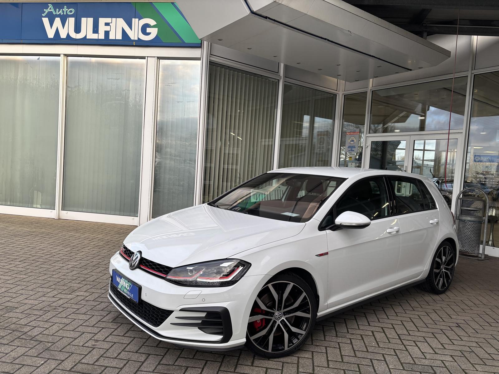 Volkswagen Golf GTI DSG Performance AHK ACC CAM LED CARPLAY