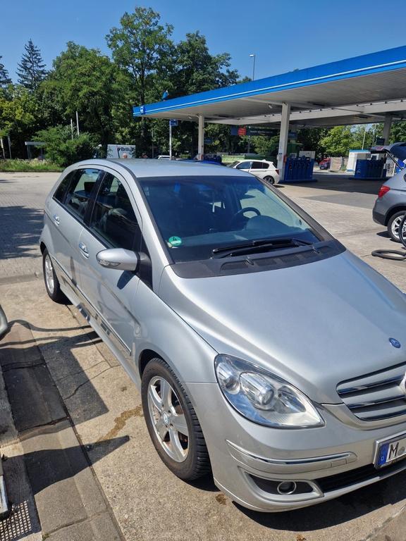 Mercedes-Benz B 200