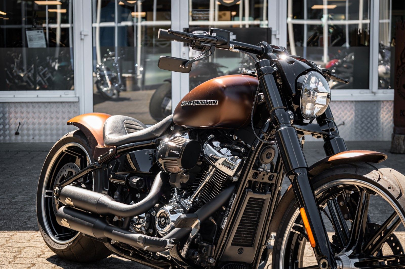 Fahrzeugabbildung Harley-Davidson BREAKOUT FXBR - Jekill & Hyde - Screaming Eagle