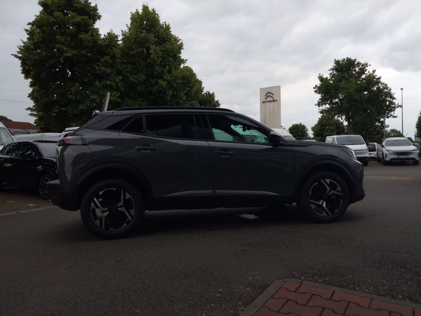 Fahrzeugabbildung Peugeot 2008 ALLURE HYBRID 145 e-DSC6 Navi LED ACC