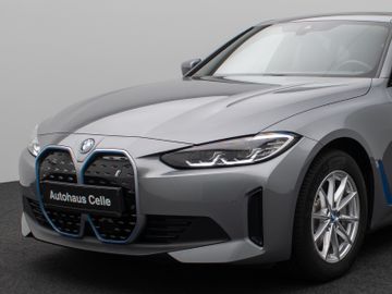 Fahrzeugabbildung BMW i4 eD35 Gran Coupé Glasdach Kamera DAB H/K Komfo