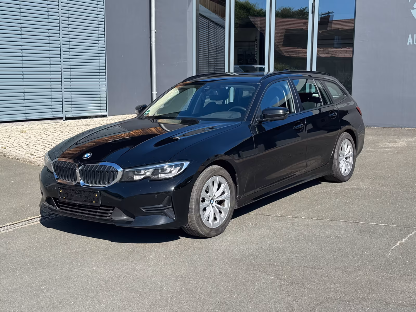 BMW 320d Touring Aut. Advantage LED AHK Live Cockpit
