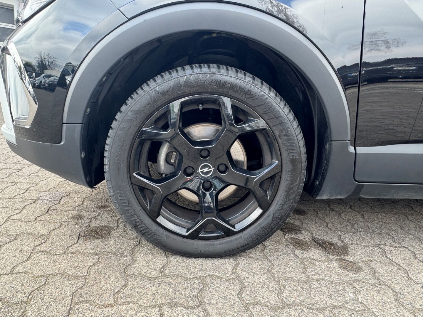 Fahrzeugabbildung Opel Crossland Elegance 1.2 Turbo mit AHK