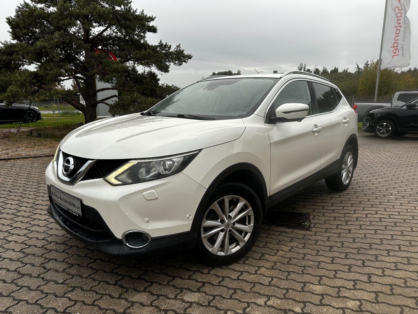Fahrzeugabbildung Nissan Tekna+AHK,1.Hd.,Scheckh.gepfl.1a Zust.,Serv