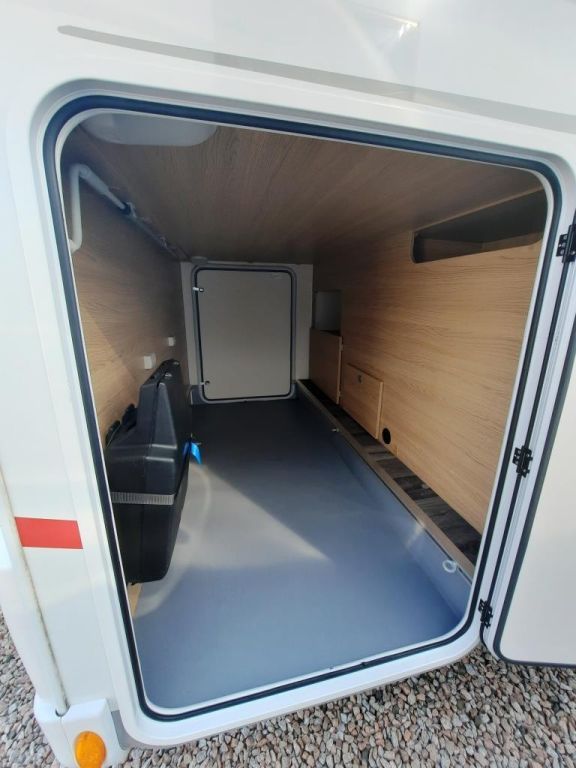 Fahrzeug Übersicht 19 Fahrzeugabbildung LMC Cruiser V 646 G Verfüg./AHK/SAT/NAVI