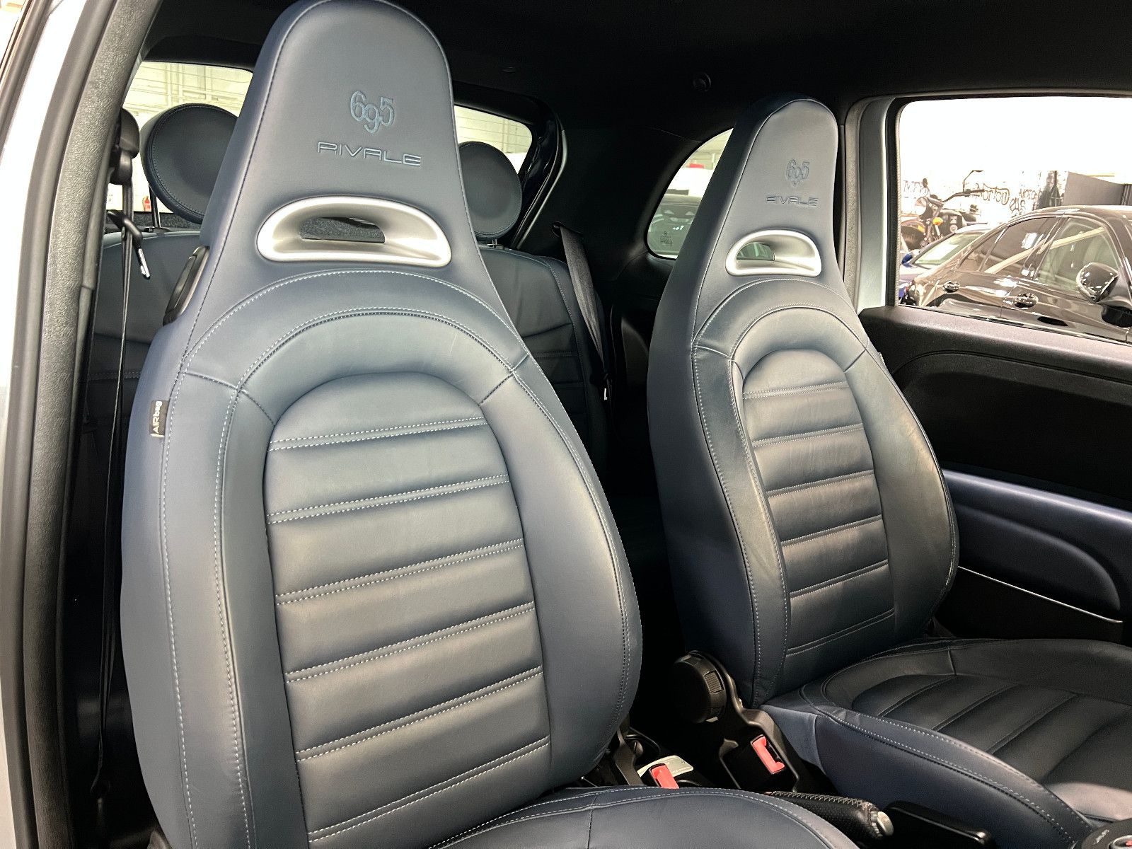 Fahrzeugabbildung Abarth 695 Rivale 175th Anniversary CARBON AKRAPOVIC