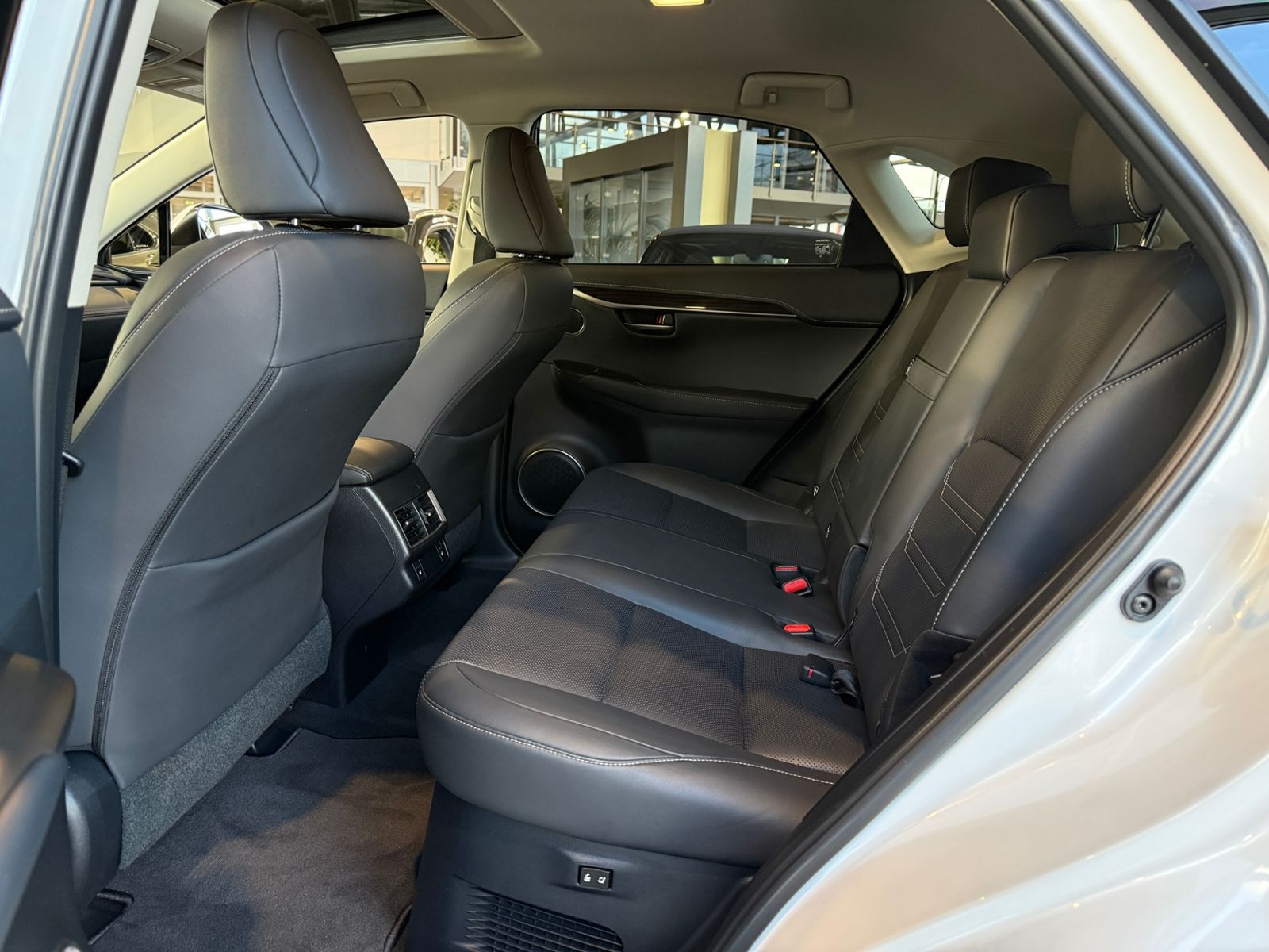 Fahrzeugabbildung Lexus NX 300h E-Four Luxury Line HUD 360° LED NAV