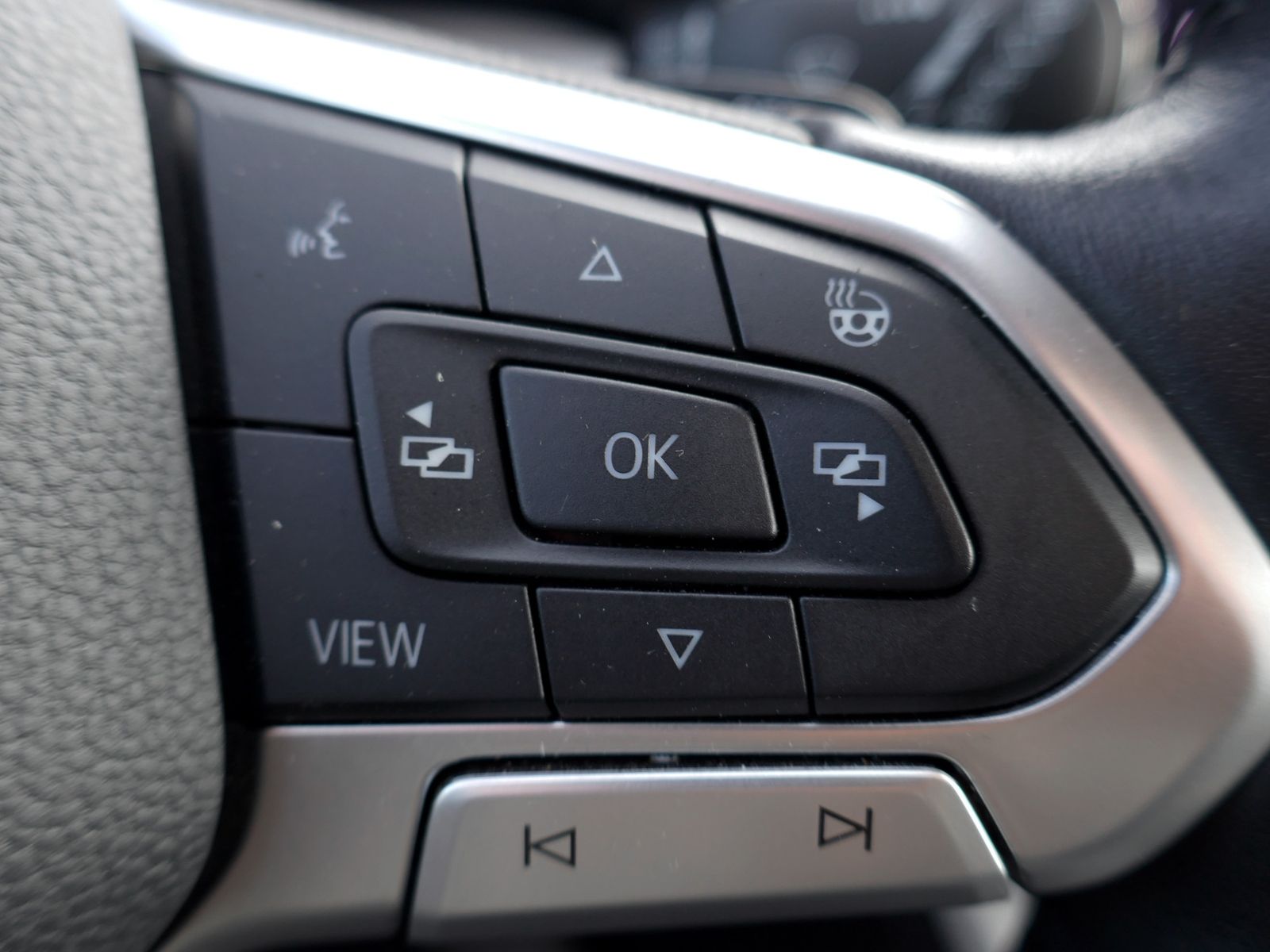 Fahrzeugabbildung Volkswagen Golf VIII Active 2.0 TDI DSG | LED AHK RFK ACC