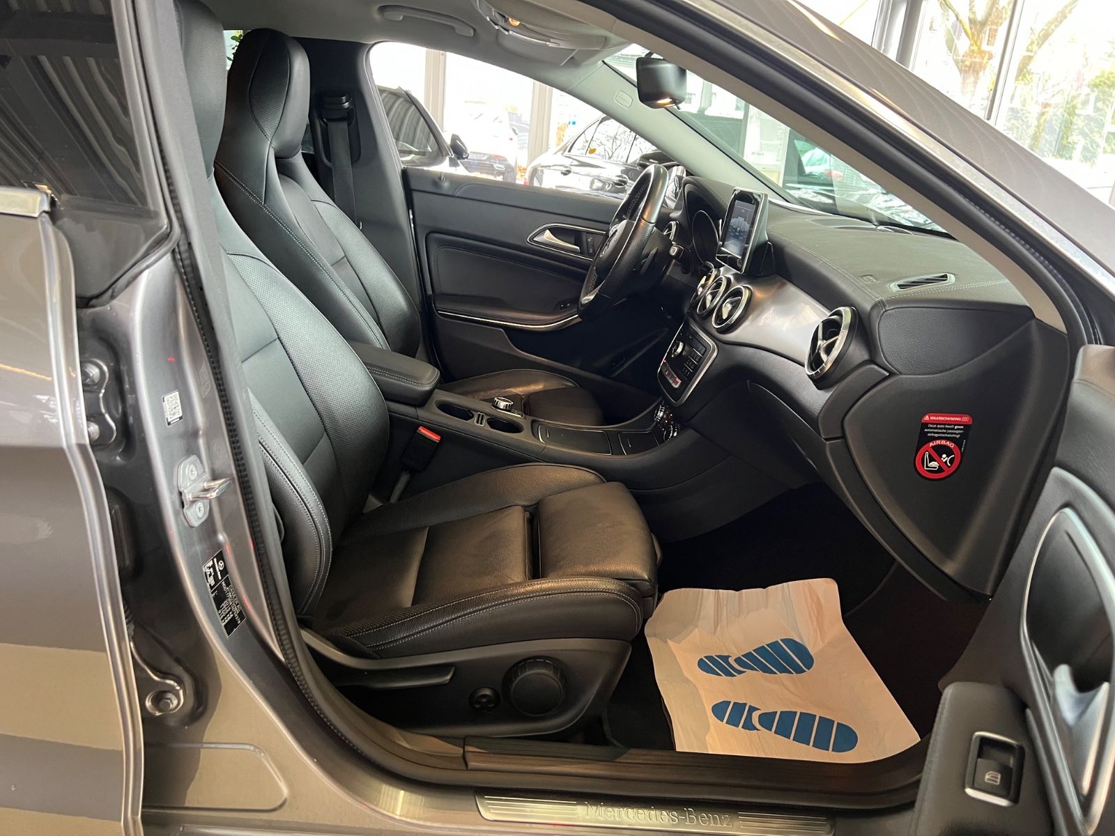 Fahrzeugabbildung Mercedes-Benz CLA 200 *AMG FELGEN*NAVI*KAMERA*