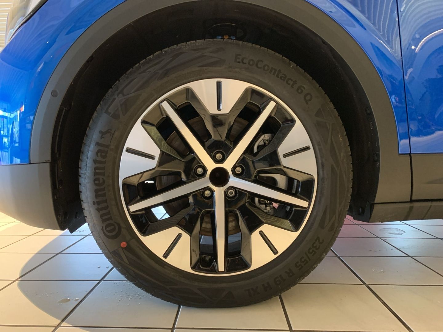 Fahrzeugabbildung Ford Explorer 77 kw Heckantrieb Reichweite 602 km, el