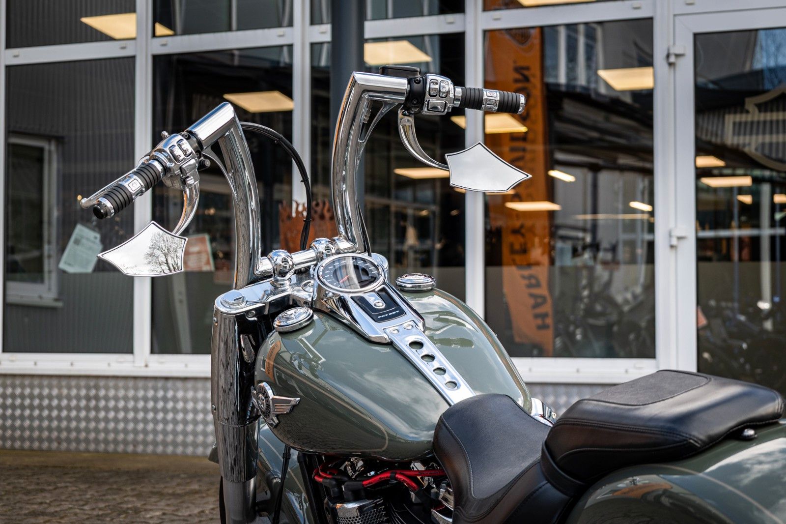 Fahrzeugabbildung Harley-Davidson FLFBS Fat Boy Softail 114 - Jekill & Hyde -