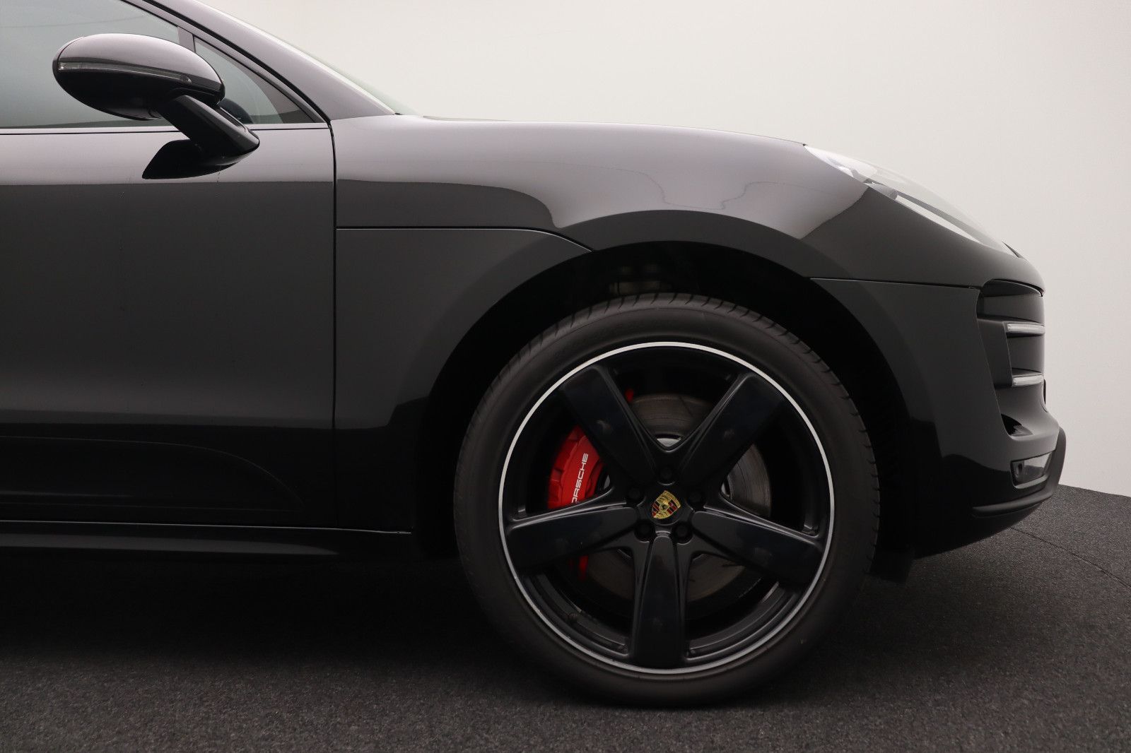 Fahrzeugabbildung Porsche Macan Turbo Performance-Paket Sport-Paket Luft