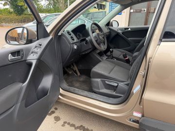 Volkswagen Tiguan - 10