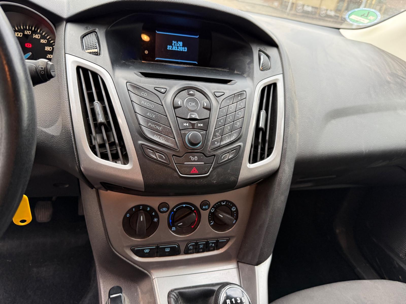 Ford Focus 2013 — photo 12