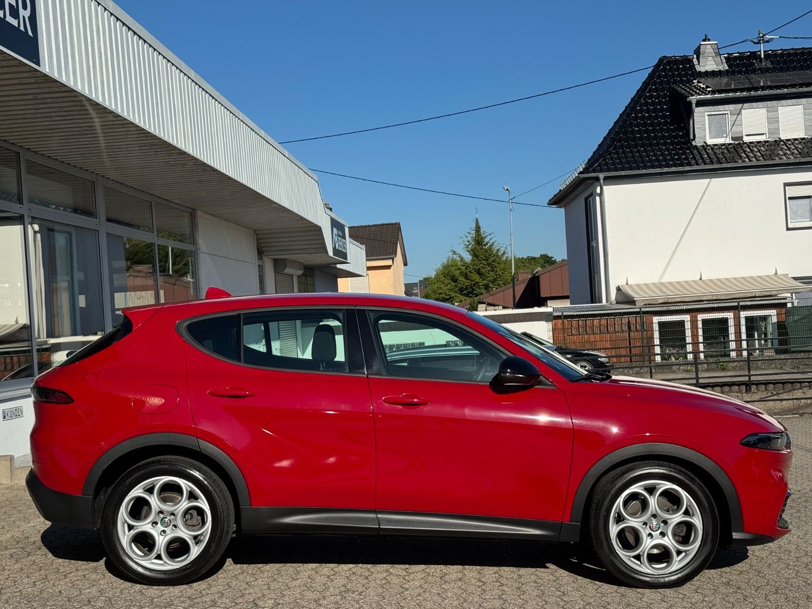 Fahrzeugabbildung Alfa Romeo Tonale Super/LED/CarPlay/PDC/Tempomat/KlimaAuto/