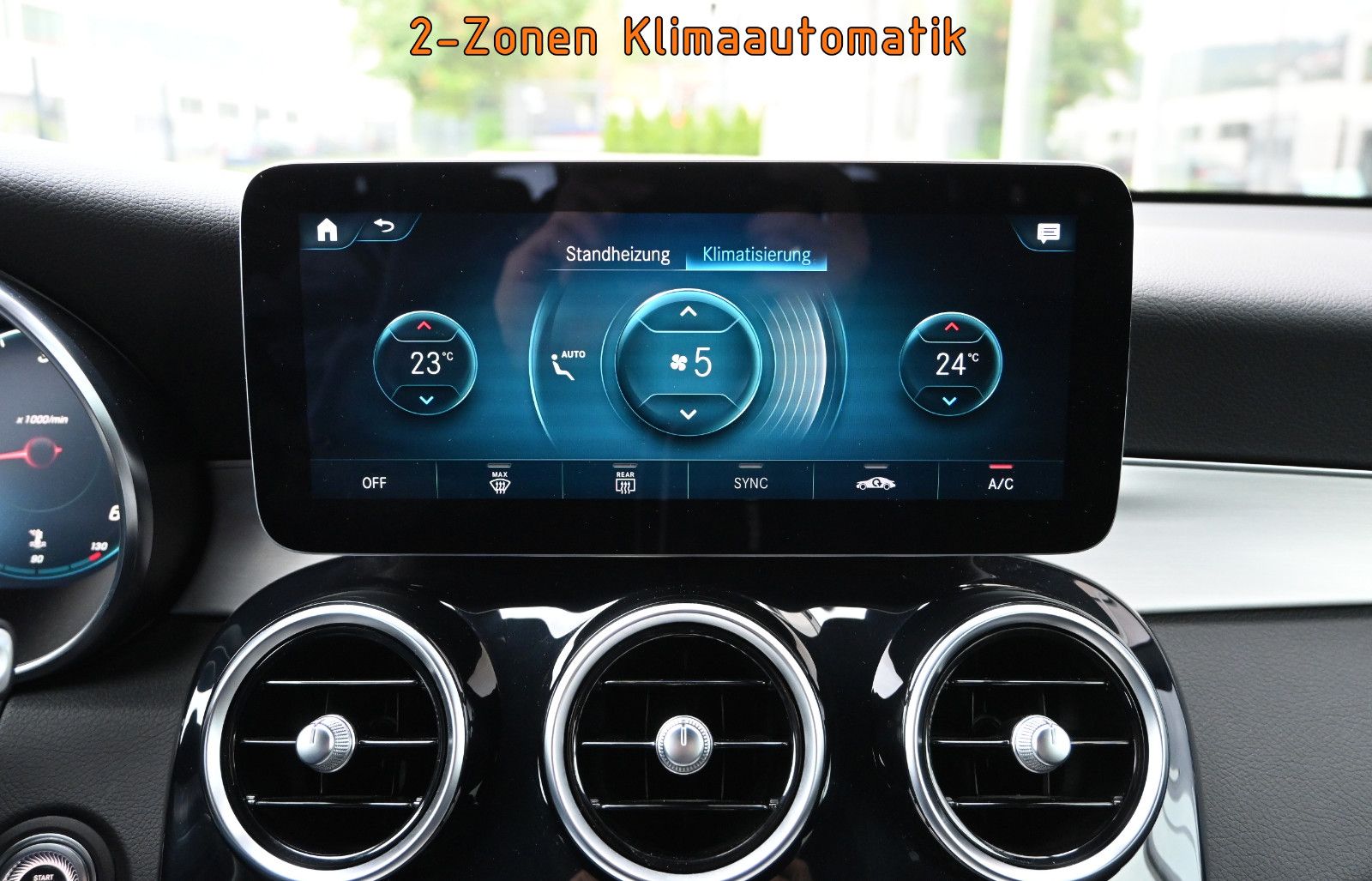 Fahrzeugabbildung Mercedes-Benz GLC 220 d 4MAT. AMG LINE °ACC°AHK°STANDHEIZ°MEMO