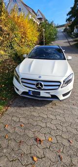 Mercedes-Benz GLA 180 Top Zustand - Mercedes-Benz GLA 180 aus 2015