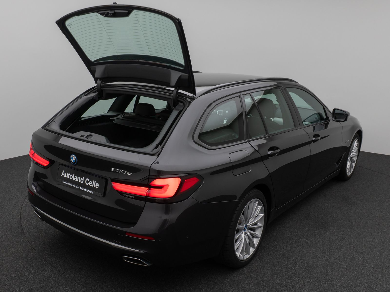 Fahrzeugabbildung BMW 530e LuxuryLine Kamera Laser HUD DAB H/K Komfort