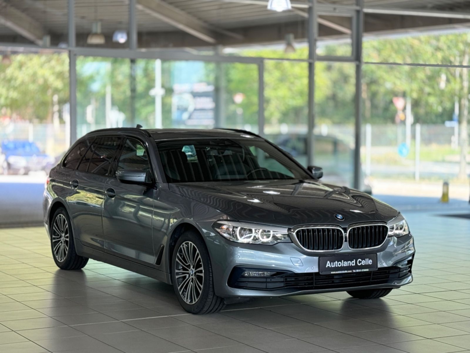 Fahrzeugabbildung BMW 520d xD Sport Line Kamera DAB DriveAssis H/K HUD