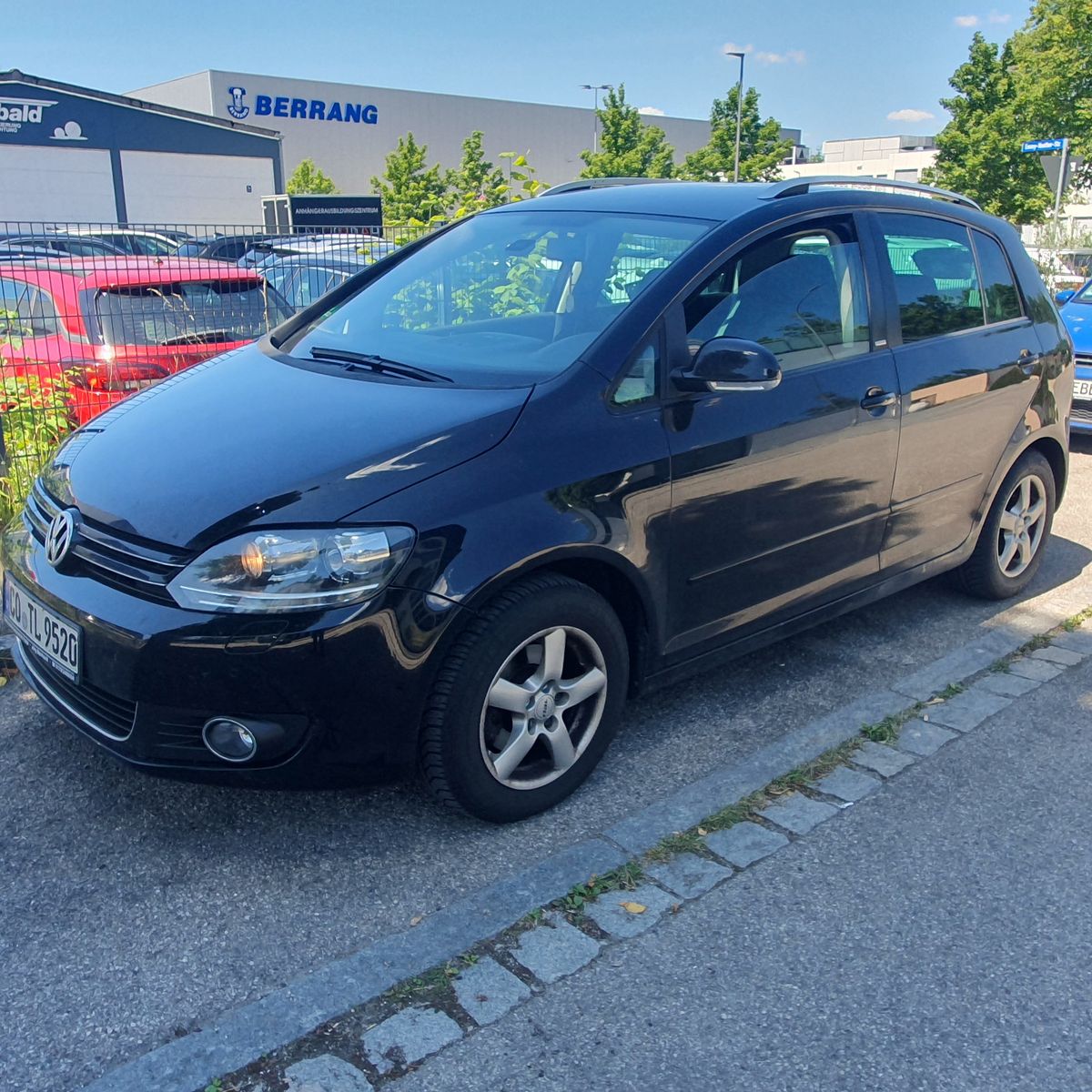 Volkswagen Golf - 1