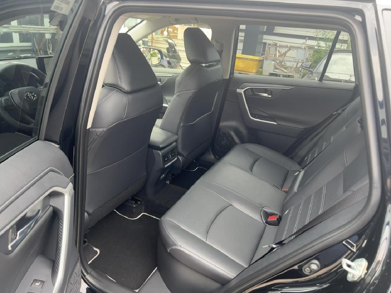 Fahrzeugabbildung Toyota RAV4 2,5 Hybrid 4x2 Lounge