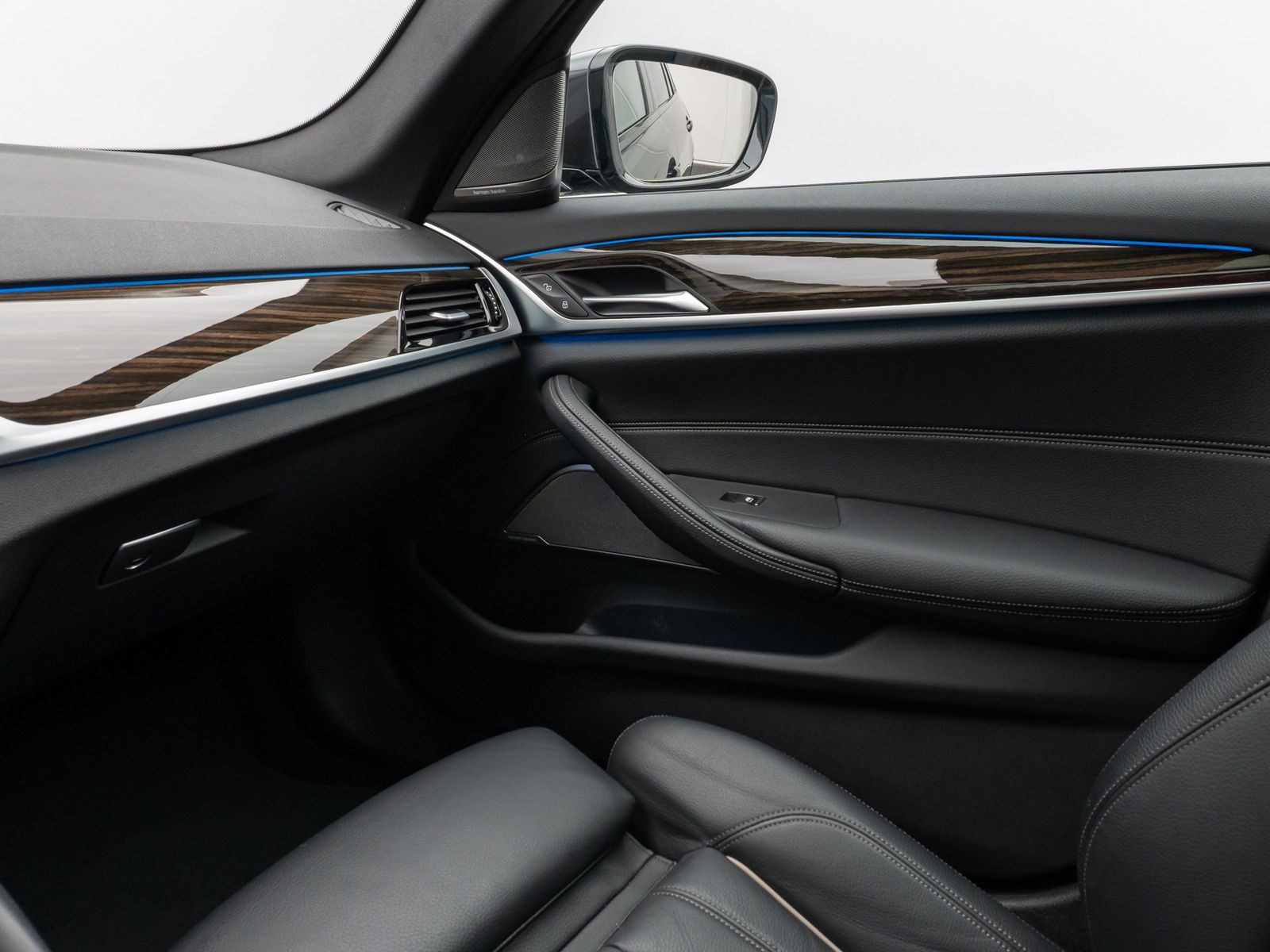 Fahrzeugabbildung BMW 530e Panorama Kamera DAB H/K WLAN Alarm Sport