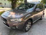 Mitsubishi Outlander 2.2 DI-D Intense 4WD 7 Sitz Aut AHK Le - Mitsubishi Outlander aus 2011 mit Diesel-Antrieb