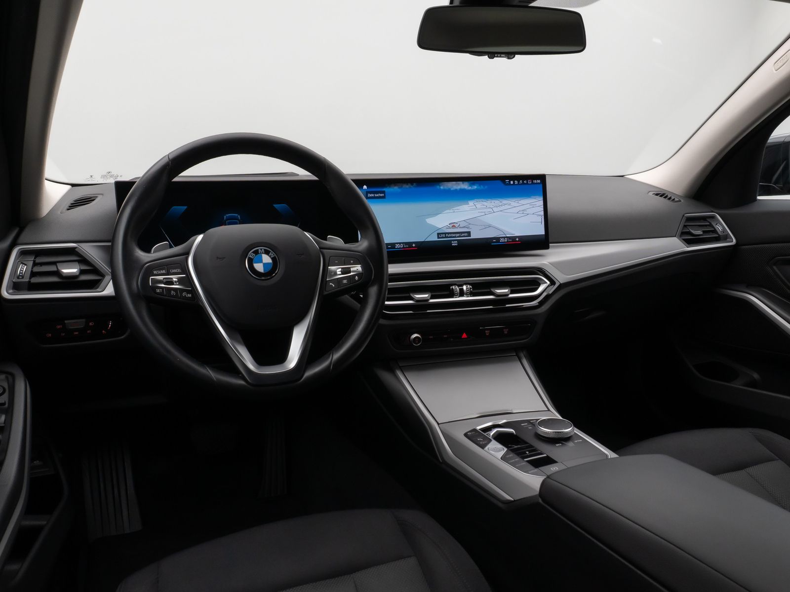 Fahrzeugabbildung BMW 330i xD DAB HUD CockPitPro PDCFernlichtassist